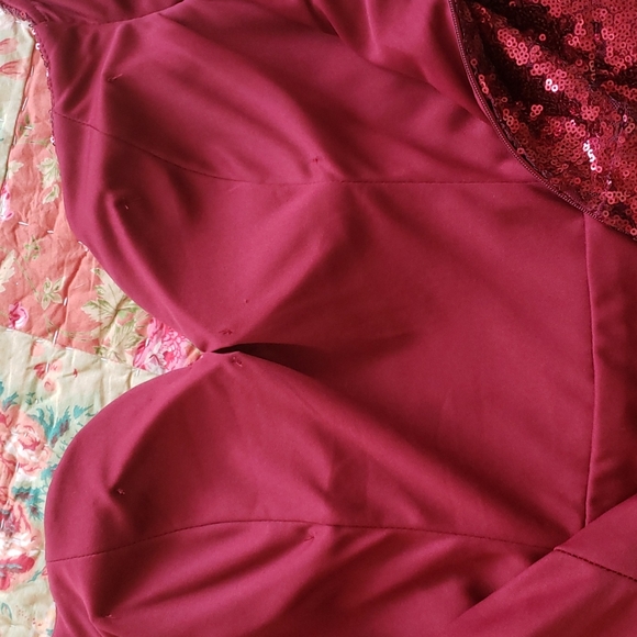 B Smart Dark Red Sequin Mermaid Gown - EUC - Picture 7 of 7